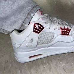 Jordan 4 red Metallic Size 10