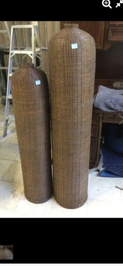 2 wicker vases