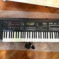 YAMAHA SYNTHESIZER 