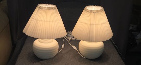 Pair of table lamps.