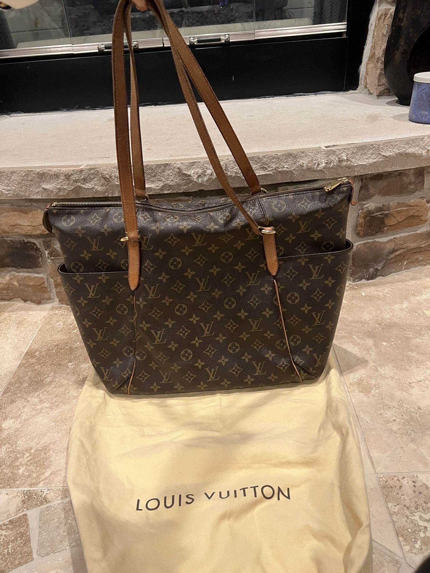 louis vuitton totally mm size