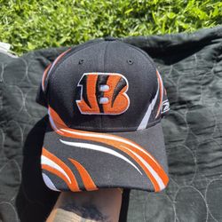 Vintage Y2K Reebok NFL Cincinnati Bengals All Over Stripe Swirl Fitted Hat OSFA
