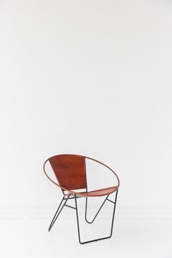 Round brown chair with black iron frame