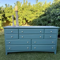 Dresser With Gold Knobs