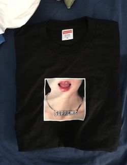 Supreme neckless tee medium