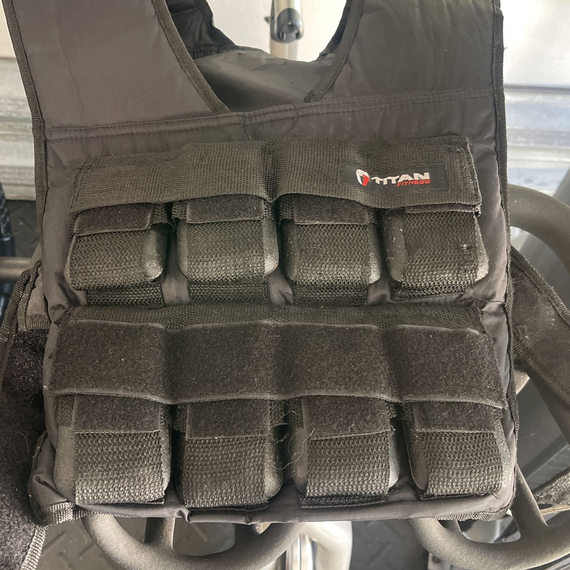 Titan Fitness 40lb Adjustable Weight Vest