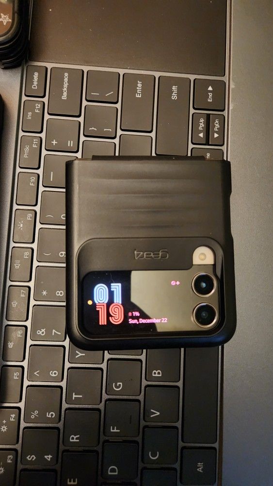 Samsung Galaxy Z Flip 4 Unlocked 5G 128GB Gold Like New