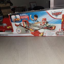 Disney Cars Super Track Mack Transforming Truck And Racetrack 36in Play Set New