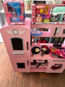 Little kitchen set