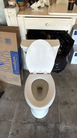 Kohler toilet still new. Only used 2 months