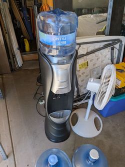 Like New 3/5 Gallon Hot/Cold Water Dispenser w/ Extra Bottles