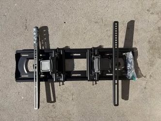 Heavy-Duty Full-Motion TV Wall Mount | Tilting & Swivel | Complete Hardware Included