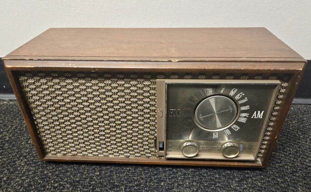 Vintage Zenith Model M730 Tube Radio - Tested Working. Chicago, USA