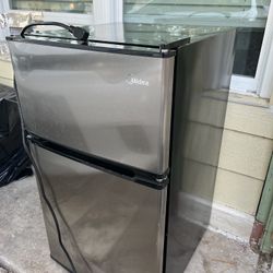 Mini Fridge 
