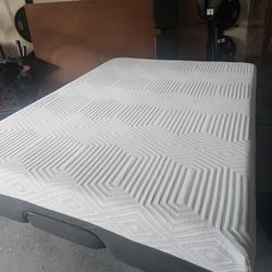 Lift Queen  Bed Frame With 12" Memory Foam Mattress