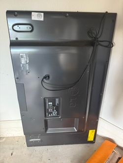 LG 55” Smart TV – Powers On – For Parts or Repair