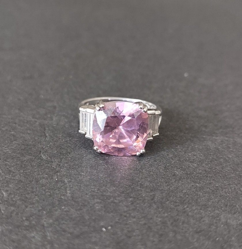 Lovely .925 STERLING SILVER Pink Cubic Zirconia Gemstone Band Ring - Size 8