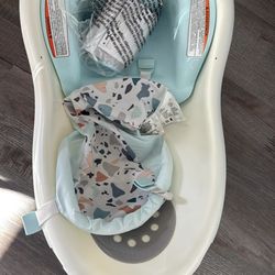 Fisher-Price Baby to Toddler Bath 4-in-1 Sling ‘n Seat Tub with Removable Infant Support and 2 Toys, Pacific Pebble