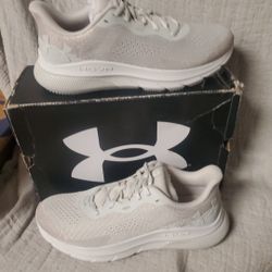 New under armor footwear men size 8