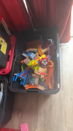 Kids train tracks