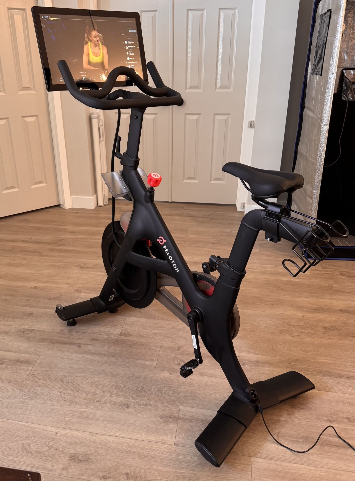Peloton Indoor Cycling Bike Excellent Condition