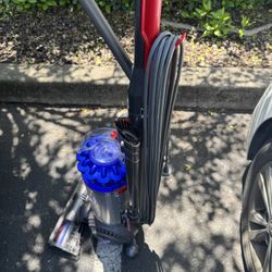 Like New The Dyson Ball Allergy+ Vacuum Cleaner