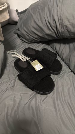 Goodfellow & Co. Men’s Furry Slides
