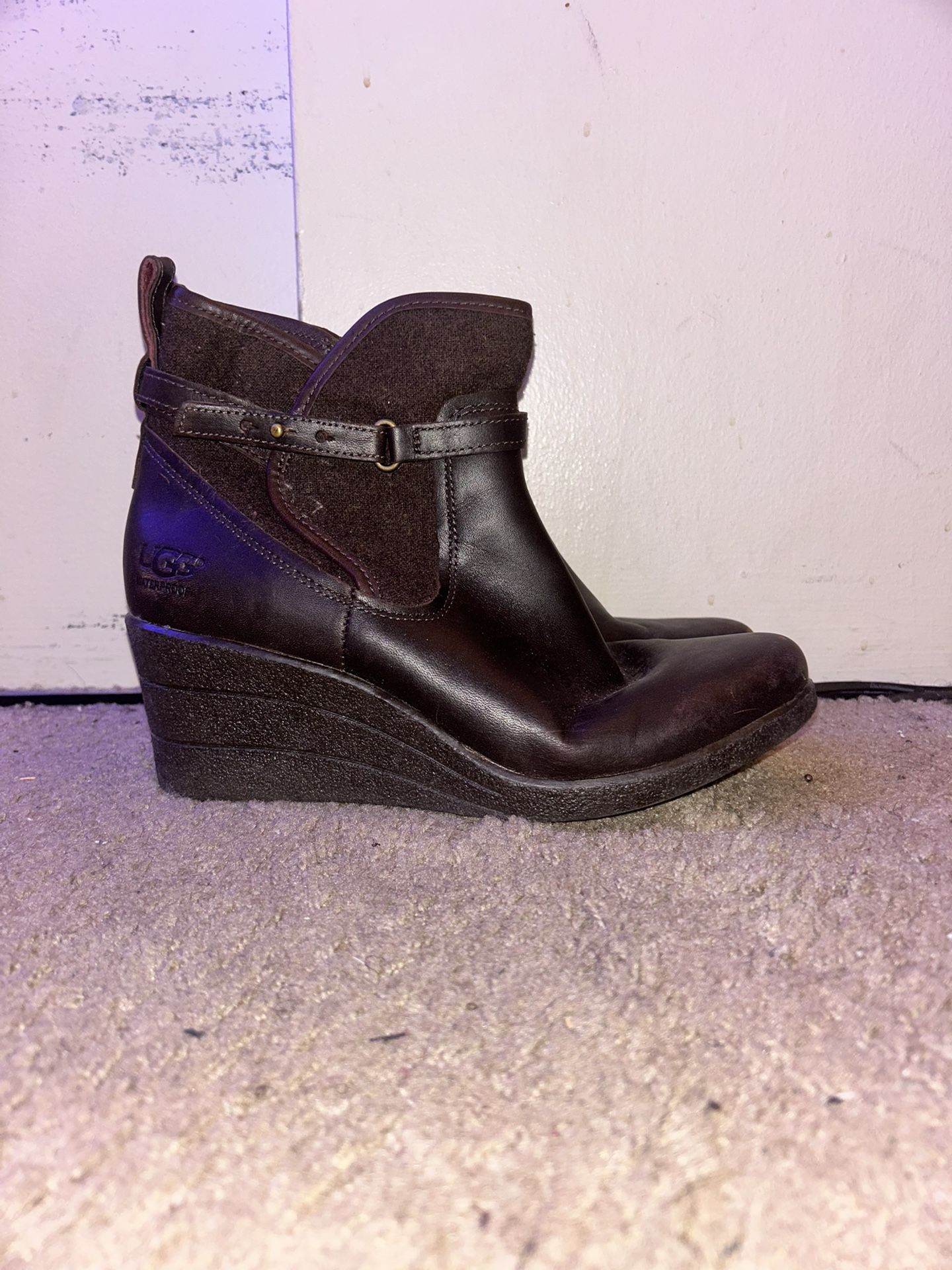 UGGS AUSTRALIA WOMENS EMALIE BOOTS SIZE 8 *AUTHENTIC*