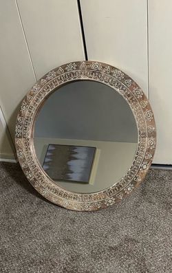 Large 30” round hand painted Woden mandala wall mirror details in the photos pickup Gaithersburg md20877