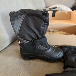 New Jamil Snow Boots Size 2 Children
