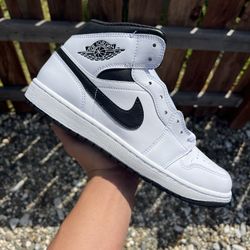 Jordan 1 Mid Reverse Panda (Size 9.5, 10, 10.5)