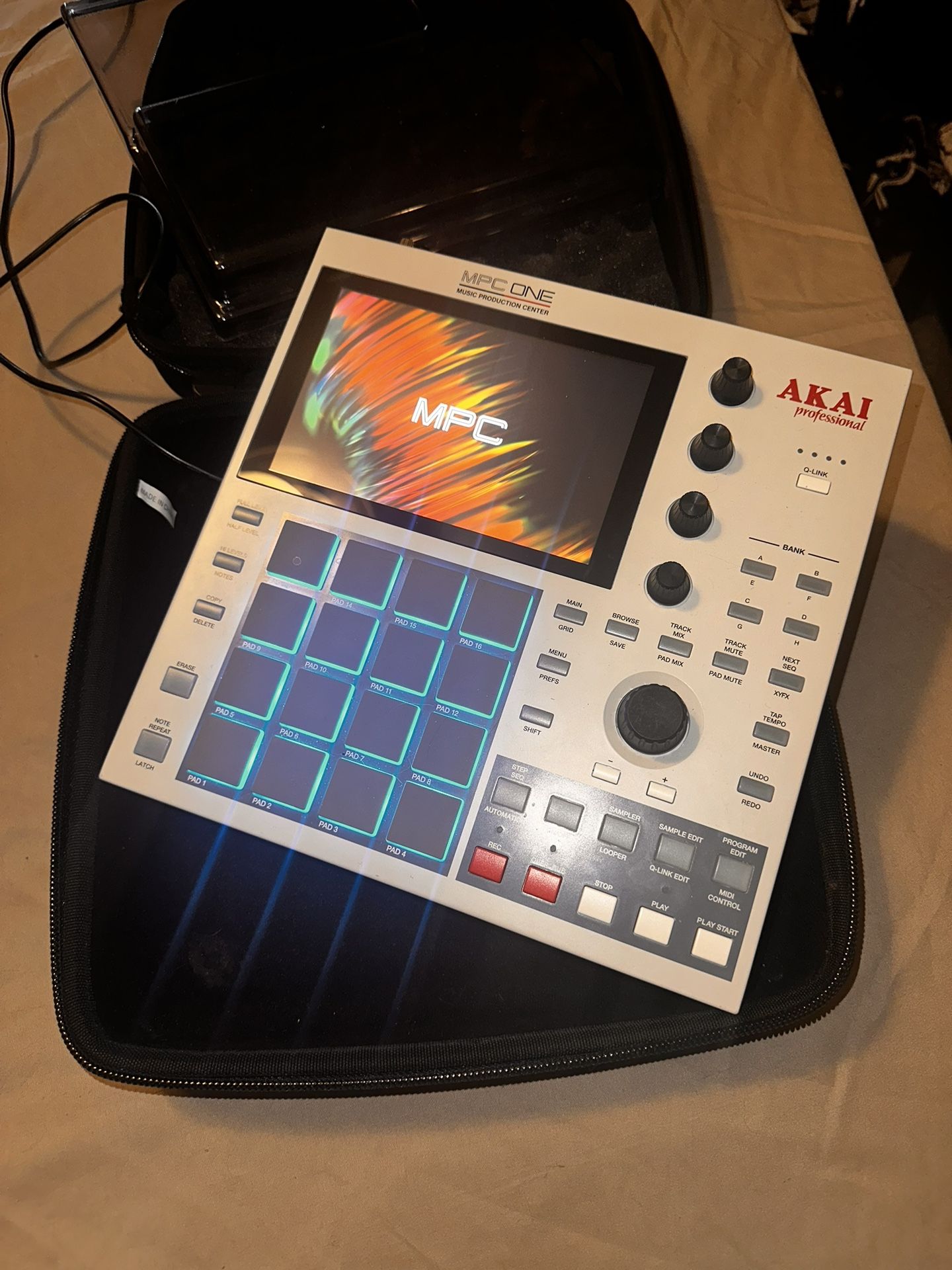 Retro MPC One + Accessories