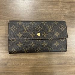 Louis Vuitton Monogram International Wallet