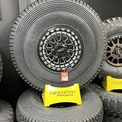 Metal Fx Wheels With 35” Tensor Tires 