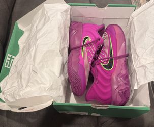 Nike Giannis Immortality 4 Hyper Violet Basketball Shoes FQ3680-501 Mens Size 8