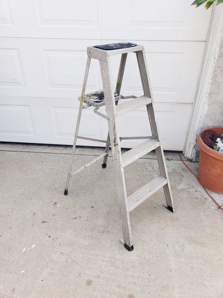 Aluminum Ladder - 4 Ft