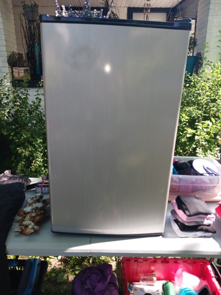 Magic Chef Mini Fridge