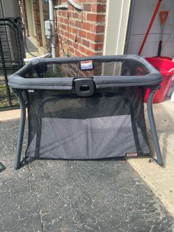 Chicco travel playard