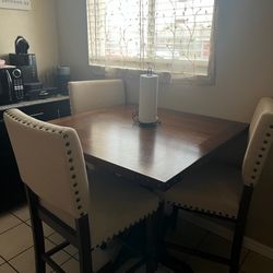 Very Nice Kitchen Table Like New Well Taken Care Of