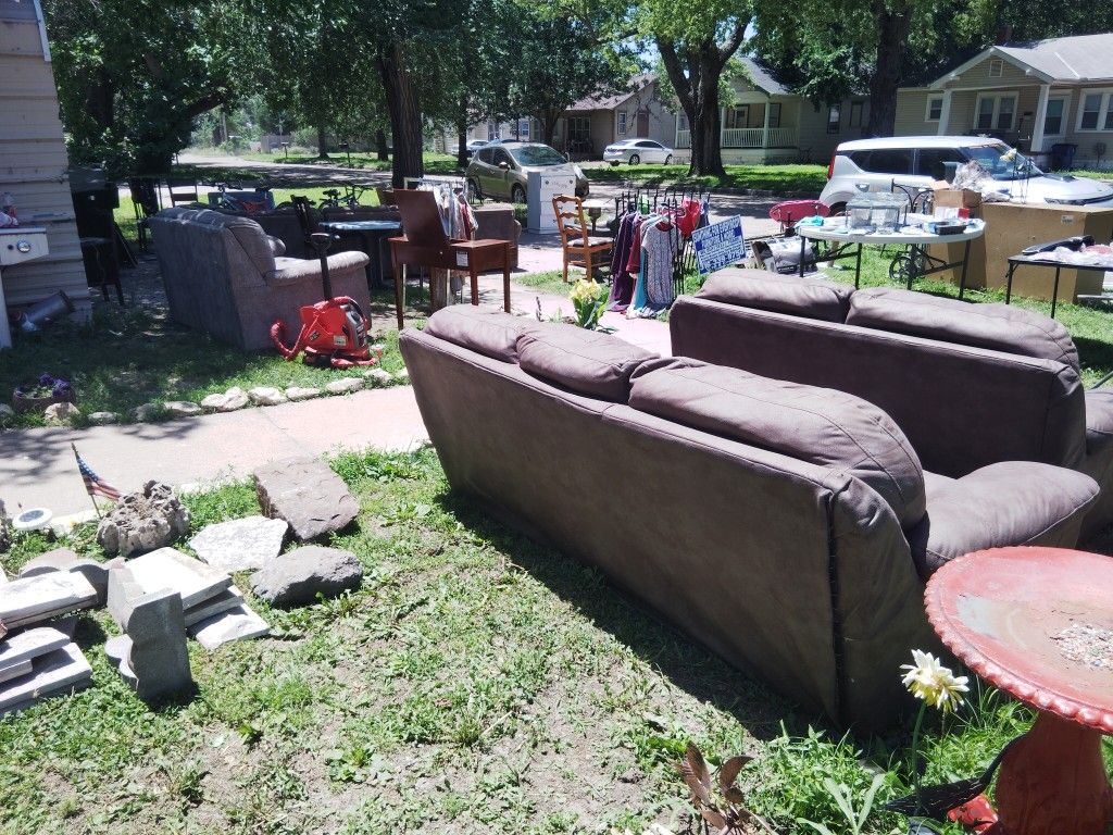 Yard Sale 1432 S Ellis Wichita Tons Of Stuff And Two Cars