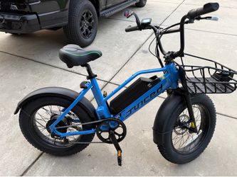 E bike Juiced. Like New Demo. 20” fat tire.
