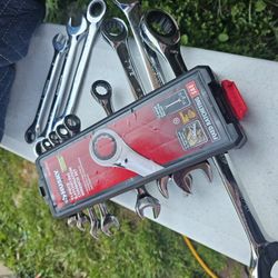 Ratcheting SAE Combination Wrench Set (11-Piece)Husky Ratcheting SAE Combination Wrench Set(11-Piece)bigger sizes upto 15/16,New,LIFETIME WARRANTY 