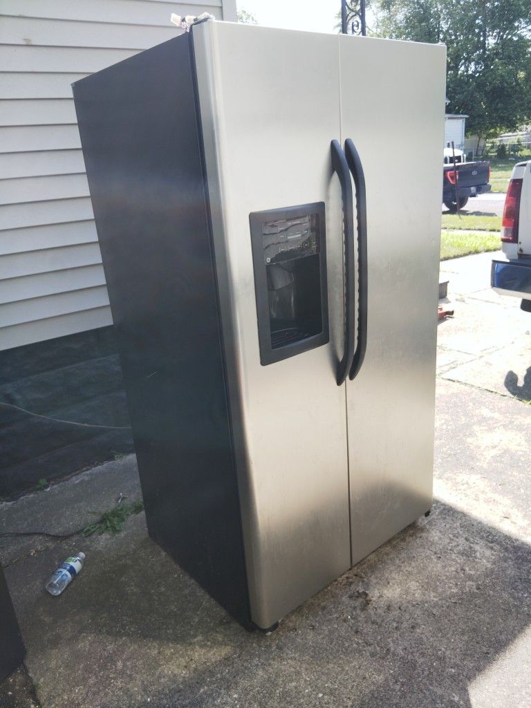 Refrigerator 