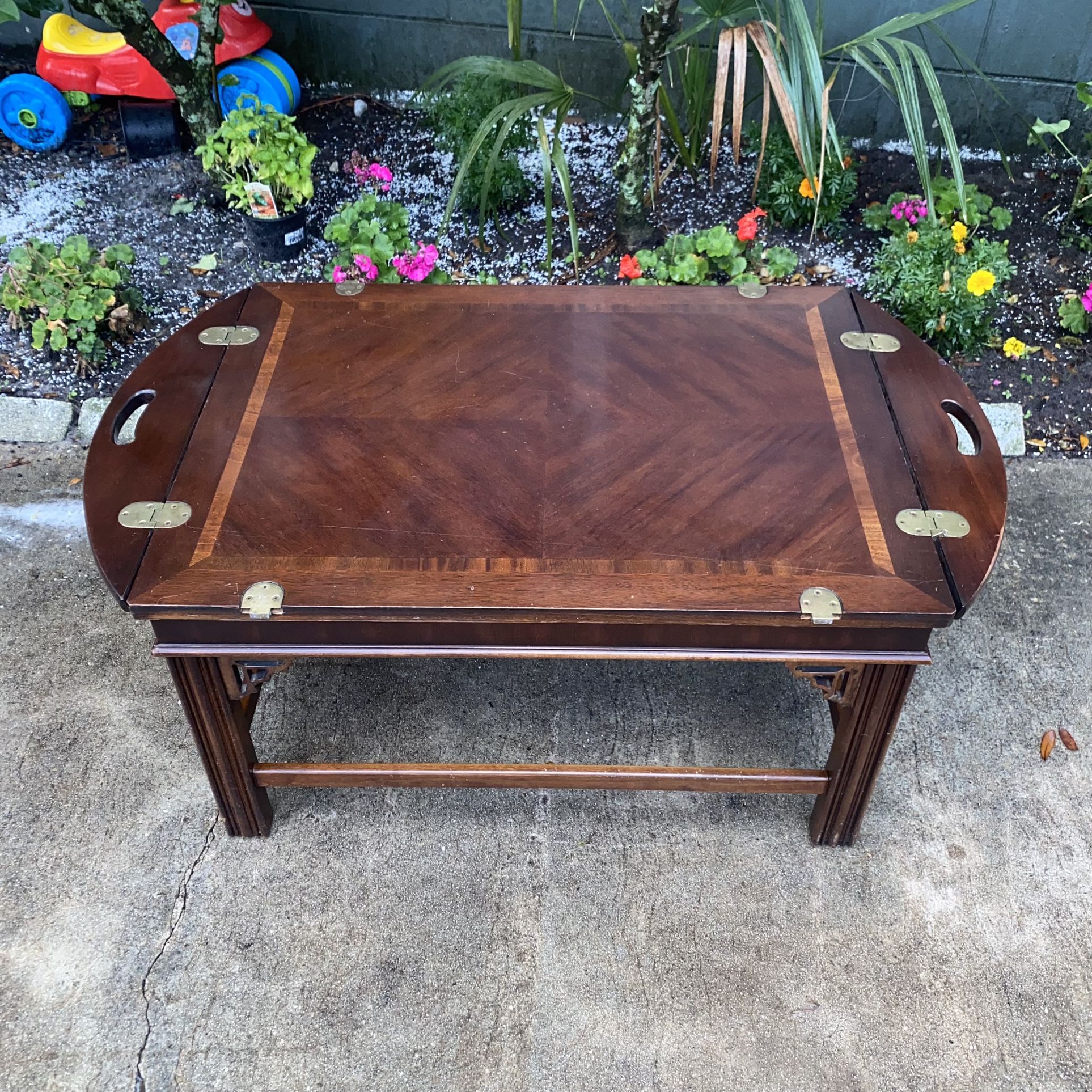 Lane, vintage Butler tray table.