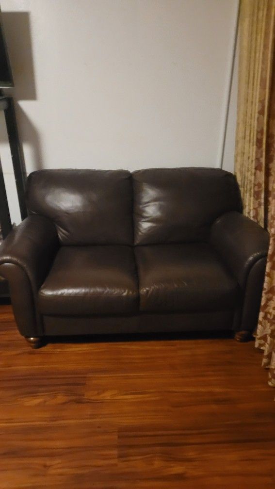 Leather LOVESEAT 60X36X36
