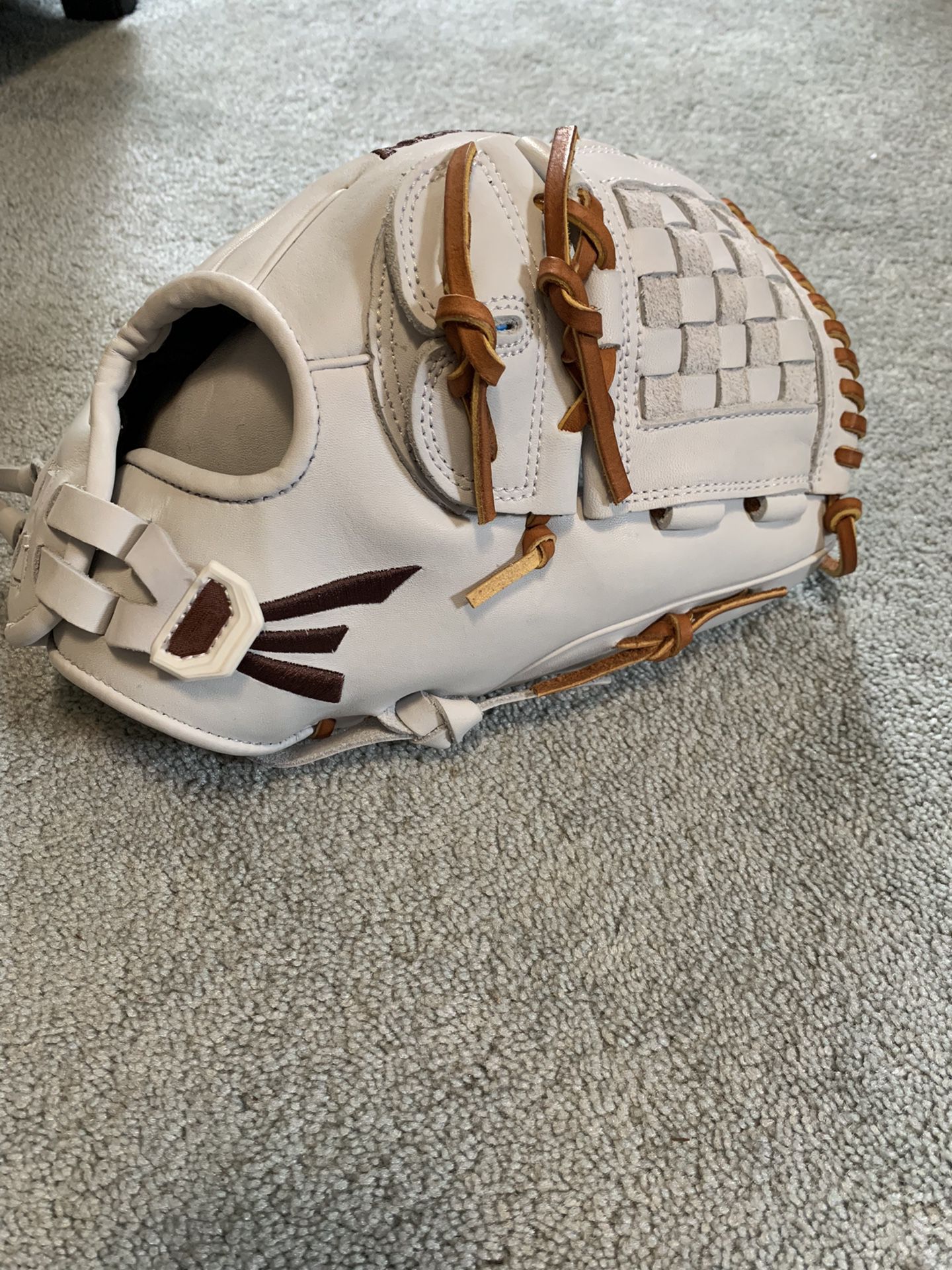 Easton 12'' Professional Collection Series Fastpitch Glove 2022