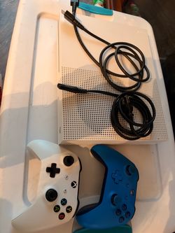 Xbox One S 1TB Console Bundle - 2 Controllers - Fully Tested & Working!