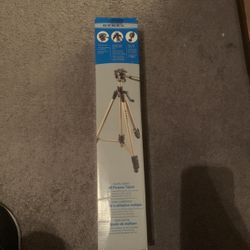 DYNEX ALL-PURPOSE TRIPOD EXTENDS TO 60" HOLDS 7.7 LBS EXTRA QUICK RELEASE