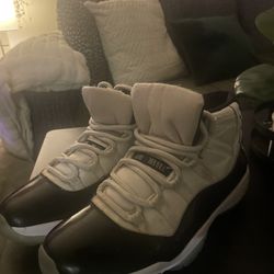 Jordan 11 Black And White 