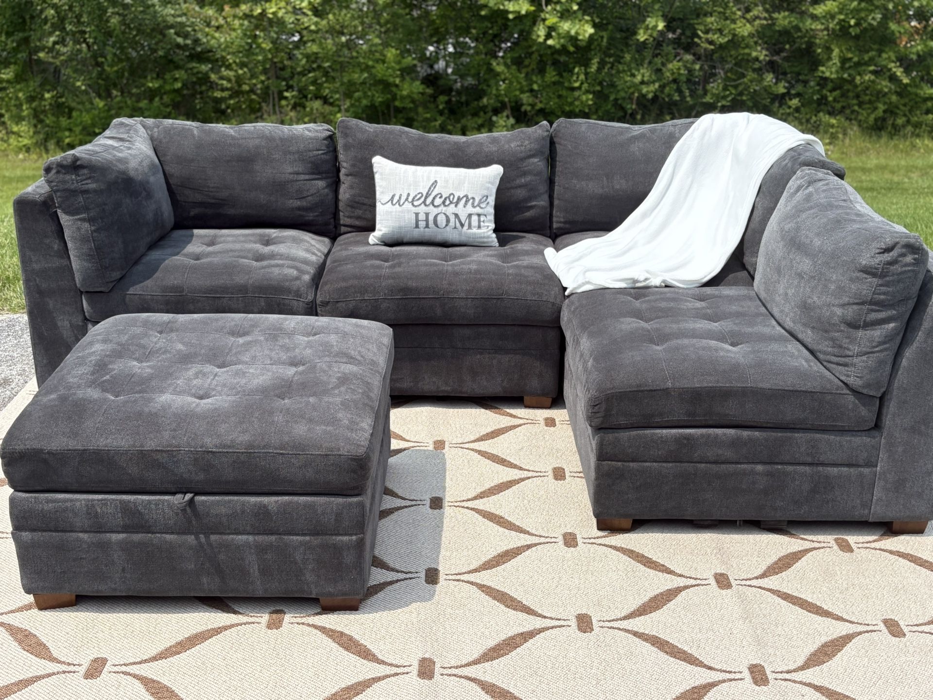 Thomasville 5 piece Sectional with Storage Ottoman Set